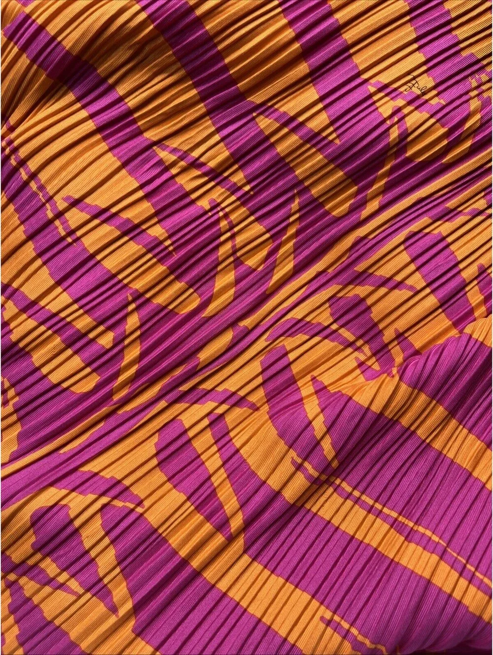 Authentic Emilio Pucci Silk Plissé Diamond Scarf Pink Orange Pleated Italy NWT